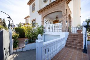 ESPECTACULAR CASA UNIFAMILIAR EN LA ZUBIA photo 0