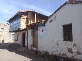 Casa En venta en La Robla photo 0