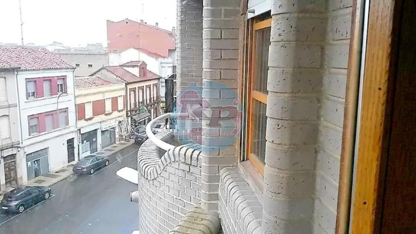 Piso En venta en La Bañeza photo 0