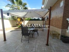 Adosado en venta en Señorío de Illescas de 250 m2 photo 0