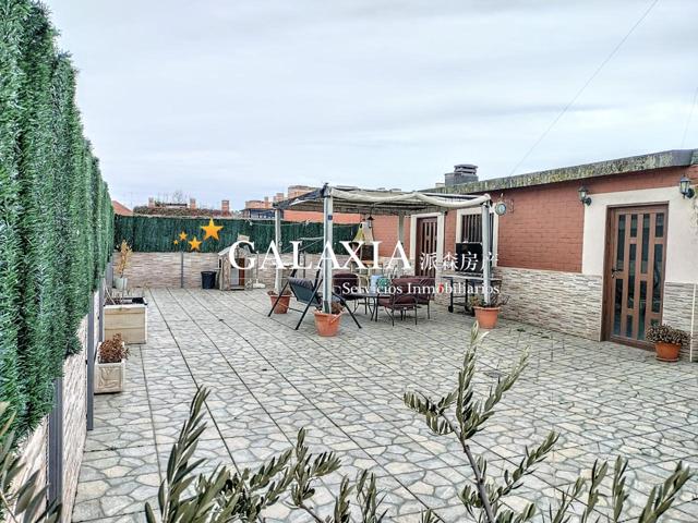 Casa - Chalet en venta en Parla de 313 m2 photo 0