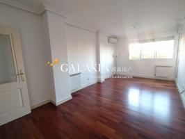Piso en venta en Pinto de 154 m2 photo 0