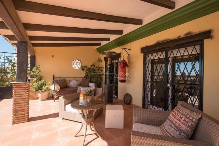 Hermoso chalet en el campo que ofrece mucho! photo 0