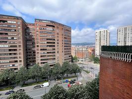 Se Alquila amplia Vivienda de 4 habitaciones y 2 baños con Balcon y terraza en Zona Sabino Arana photo 0