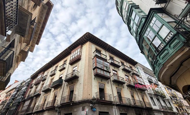 Se Alquila amplia Vivienda por temporadas de 4 Habitaciones y 3 baños en Zona Casco Viejo photo 0