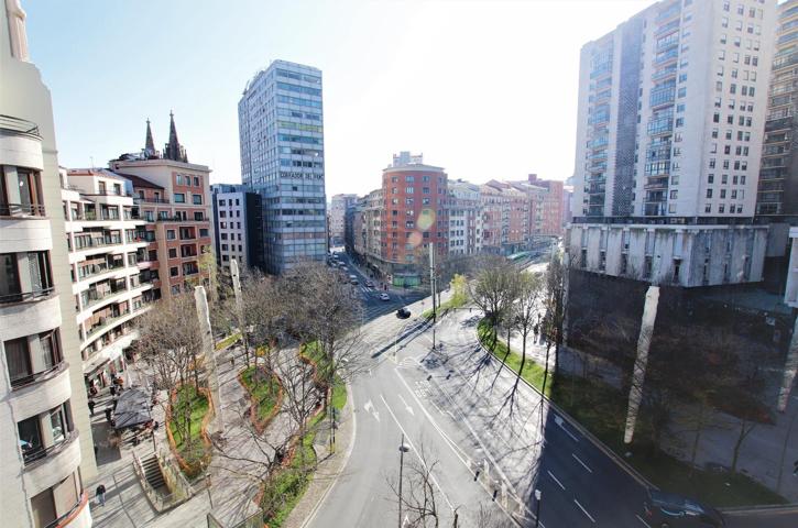 Se Alquila piso de 4 dormitorios y 2 baños para Entrar a Vivir en Calle Autonomía photo 0