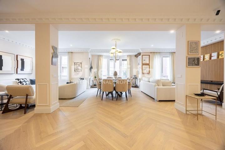 IMPRESIONANTE VIVIENDA REFORMADA EN EL EXCLUSIVO BARRIO DE SALAMANCA photo 0