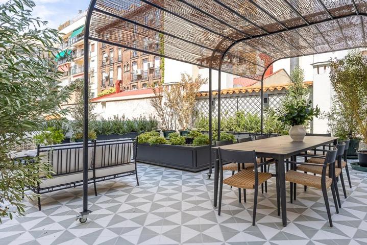 RECOLETOS – IMPECABLE PISO EXTERIOR CON 3 BALCONES Y UNA IMPRESIONANTE TERRAZA DE 119 M² CON JARDÍN PRIVADO, UN VERDADERO OASIS URBANO photo 0