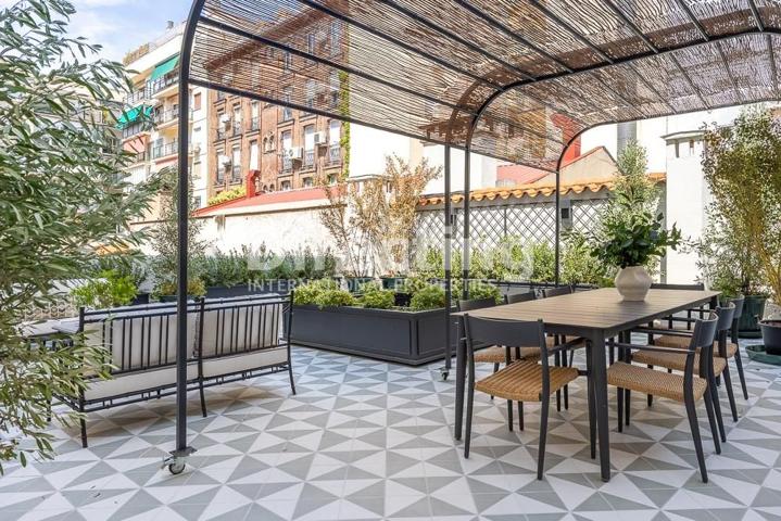 RECOLETOS – IMPECABLE PISO EXTERIOR CON 3 BALCONES Y UNA IMPRESIONANTE TERRAZA DE 119 M² CON JARDÍN PRIVADO, UN VERDADERO OASIS URBANO photo 0