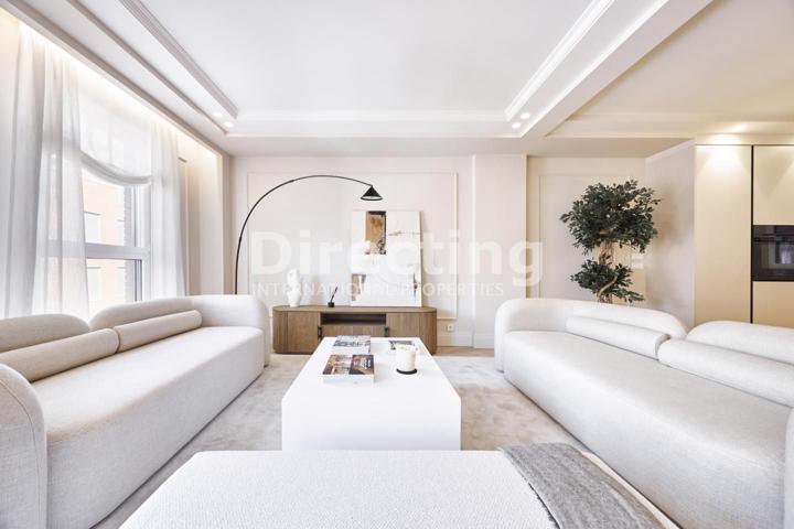 PISO DE LUJO REFORMADO EN EL BARRIO DE SALAMANCA – 228 M², GARAJE EN FINCA Y QUINTA PLANTA photo 0