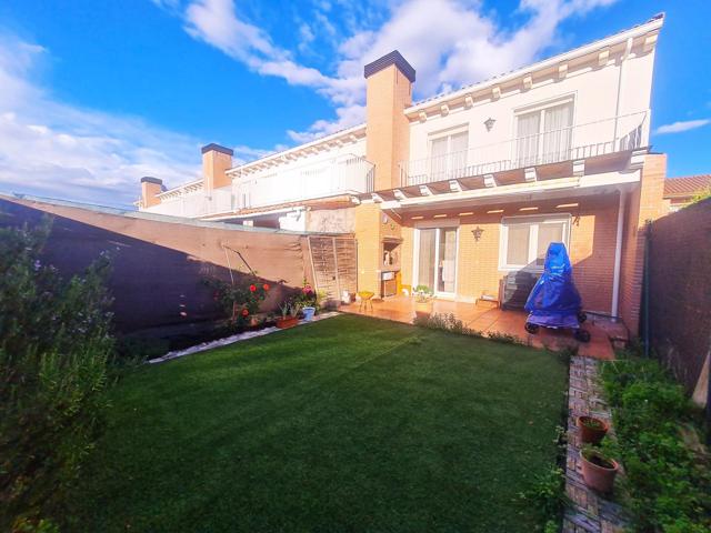 CASA ADOSADA EN VENTA EN HERRERA DE DUERO, Valladolid photo 0