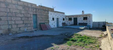 Finca con 770 m2 Construidos en El Pinito, Granadilla de Abona. photo 0