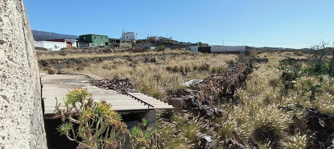 Vivienda a Restaurar y suelo Urbano en El Desierto, Granadilla. photo 0