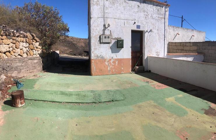 Vivienda Rústica más otras construcciones a Reformar en Parcela Urbana. Fasnia photo 0