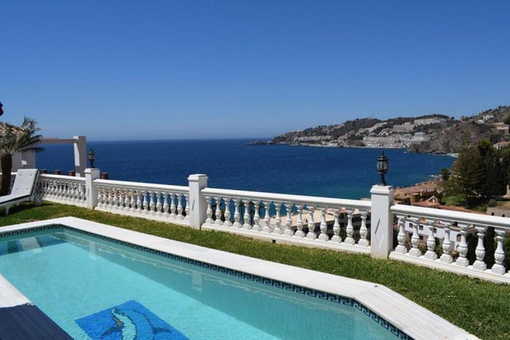 Casa - Chalet en venta en ALMUÑECAR de 260 m2 photo 0