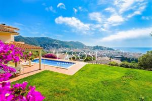 Espectacular casa con impresionantes vistas al mar en Tossa de Mar. photo 0