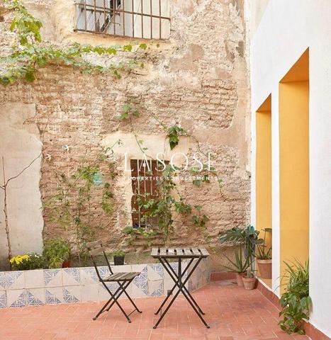 Piso para reformar con terraza en finca Regia en Eixample photo 0