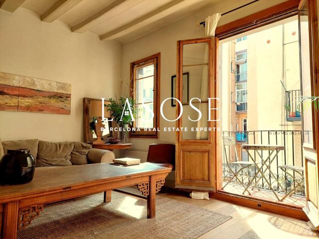 Encantador y rústico apartamento de 94m² en El Gòtic, Barcelona photo 0