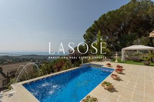 Exclusiva vivienda con Piscina y Vistas al Mar en Arenys de Munt. photo 0