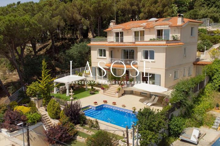 Exclusiva vivienda con Piscina y Vistas al Mar en Arenys de Munt. photo 0
