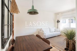 Tu nuevo hogar con encanto y luz natural en Sants-Montjuïc photo 0