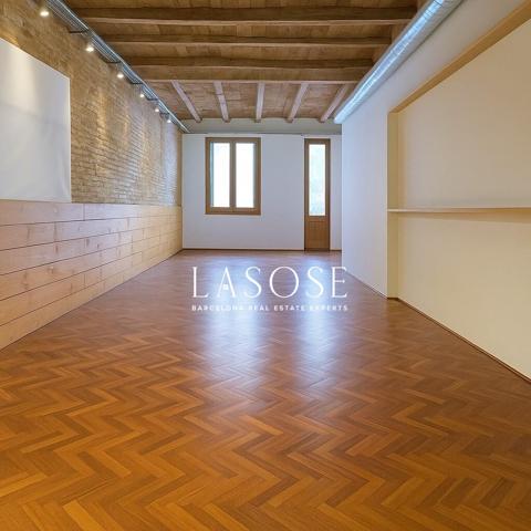 Exclusiva vivienda modernista con y alto potencial de reforma en el corazón del Eixample Esquerra photo 0