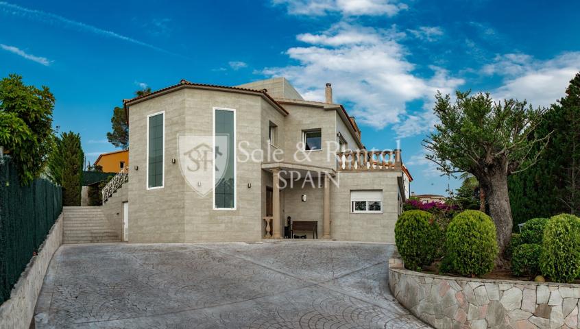 Villa En venta en Lloret de Mar photo 0