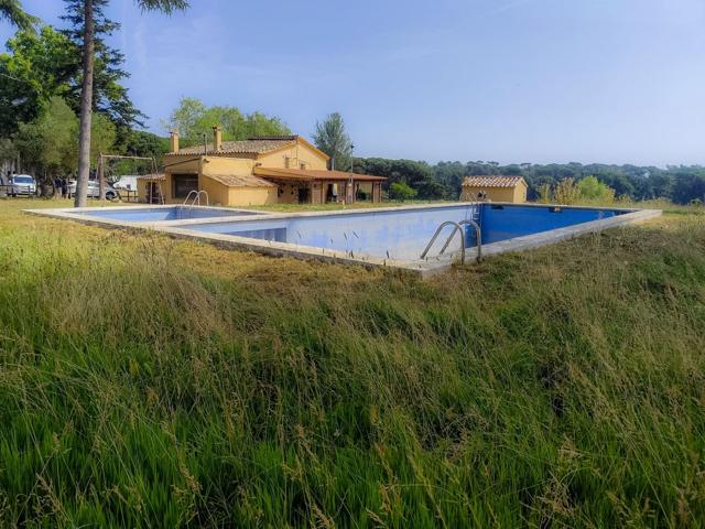 Villa En venta en Caldes de Malavella photo 0