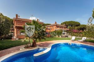 Villa En venta en Gavà photo 0