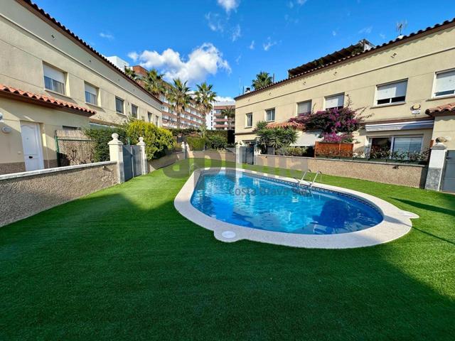 VIVIENDA ADOSADA EN FENALS CON JARDIN PRIVADO, PISCINA Y GARAJE photo 0