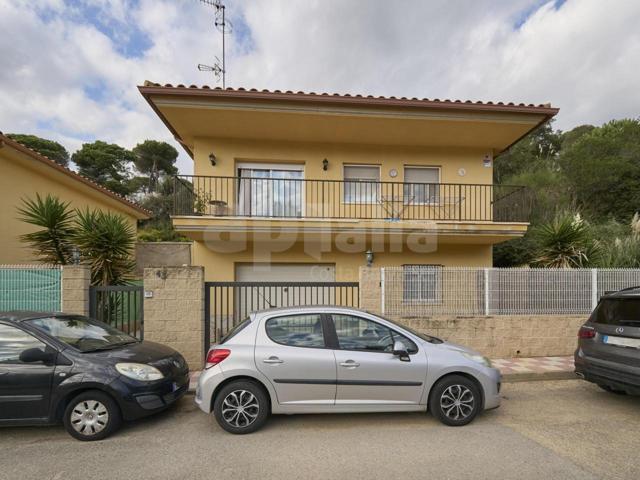 TU REFUGIO FAMILIAR EN LA COSTA BRAVA. ENCANTADORA CASA CON PISCINA Y JARDÍN EN LLORET DE MAR photo 0