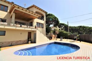 BONITA CASA CON PISCINA Y VISTAS AL MAR MUY CERCA DEL CENTRO, CON LICENCIA TURÍSTICA photo 0