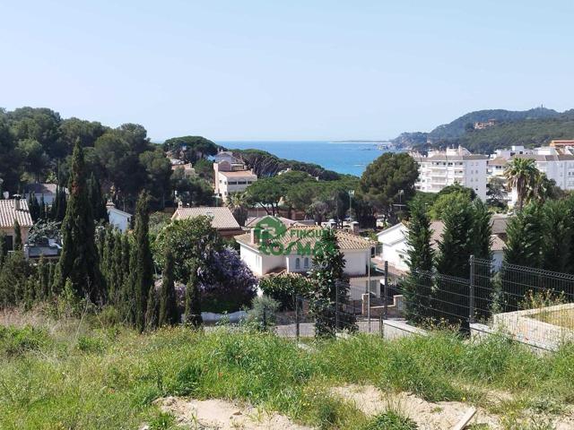 ¡INCREIBLE OPORTUNIDAD PARA ADQUIRIR UN TERRENO URBANO CON VISTAS AL MAR EN FENALS, LLORET DE MAR! photo 0