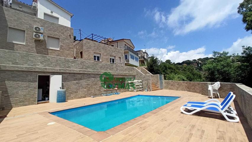 EXCLUSIVA CASA EN LLORET BLAU, CON PISCINA Y VISTAS DESPEJADAS photo 0