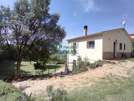 VERSÁTIL VIVIENDA DE DOS PLANTAS Y GRAN TERRENO EN AIGUAVIVA PARK photo 0