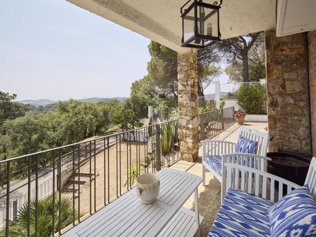 PROPIEDAD ÚNICA EN LOS PINARES: 311 m² Y PARCELA DE 1.915 m² photo 0