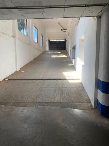 Gran plaza de garaje en la zona de bajo de guia photo 0