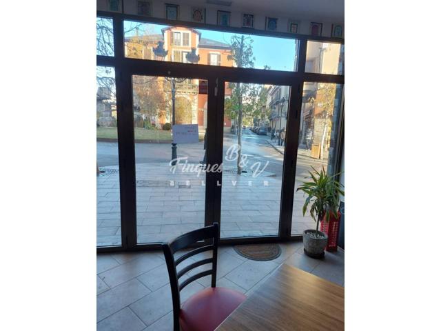 LOCAL COMERCIAL CENTRICO EN PUIGCERDA CON LUZ Y VENTANALES photo 0