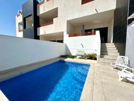 Moderno bungalow bajo en Los Altos con piscina privada photo 0