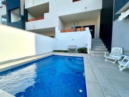 Moderno bungalow bajo en Los Altos con piscina privada photo 0