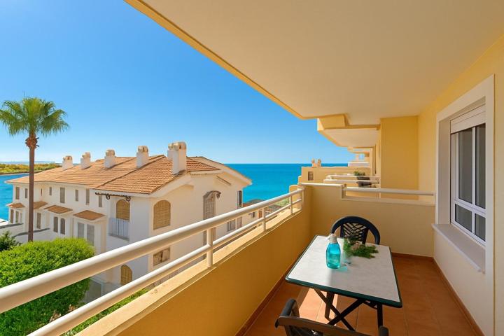 Apartamento en primera línea con vistas al mar en Aguamarina photo 0