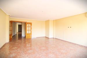 Apartamento de 3 dormitorios, 138 m2 en Ramón Gallud photo 0