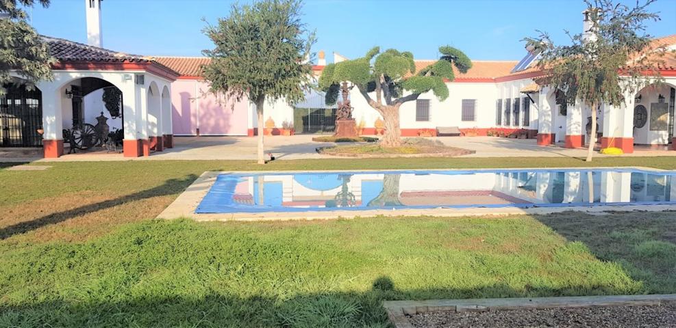 Gran Casa con todos los lujos y comodidades además de ser explotación. photo 0