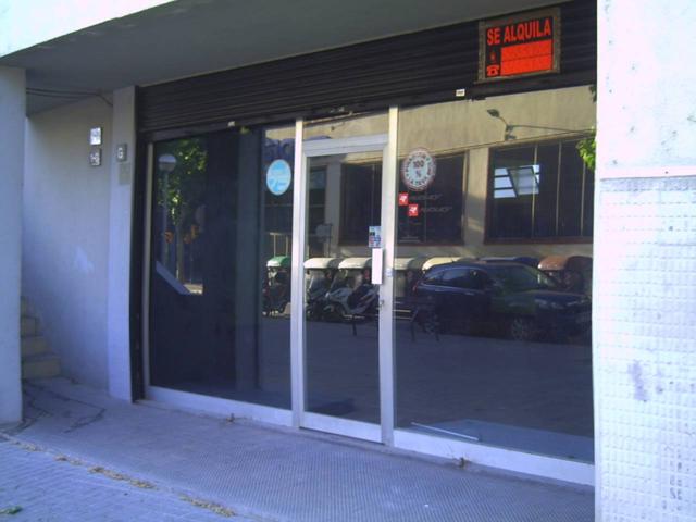 Local comercial en venta en Eixample-Sant Oleguer photo 0