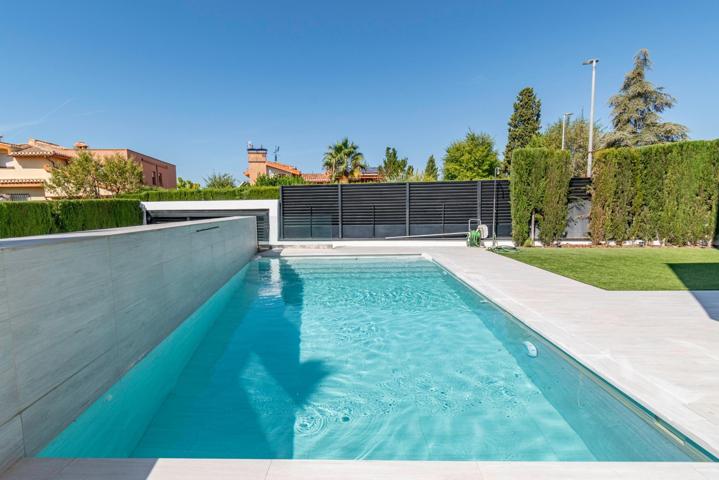 ESPECTACULAR VIVIENDA CON PISCINA Y GIMNASIO CON JACUZZI photo 0