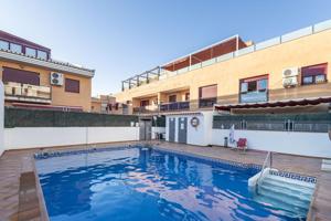 ARMILLA-JUNTO PARADA DE METRO. 3DORMITORIOS,2 BAÑOS, GARAJE,TRASTERO Y PISCINA. photo 0