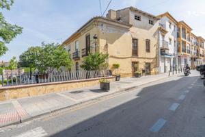Casa de tres plantas con 288 m2 a reformar frente al Ayuntamiento de Ogíjares photo 0