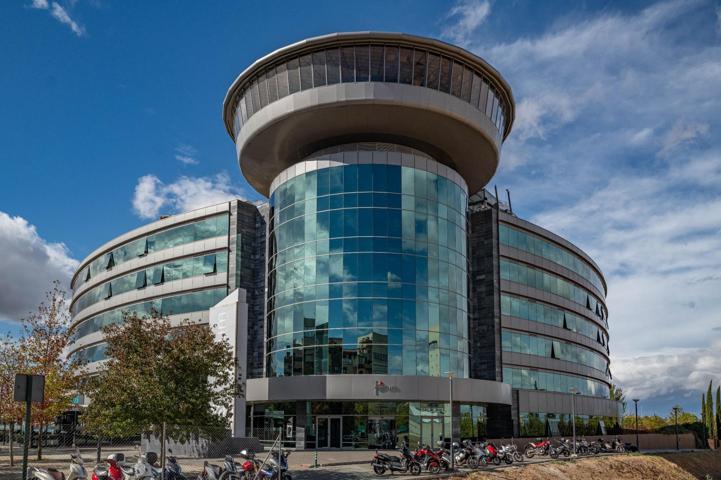 ¡Oportunidad Única! 2 Plazas de Garaje Juntas en Edificio Forum photo 0