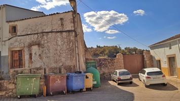 Terreno urbano con casa en Montanchez photo 0