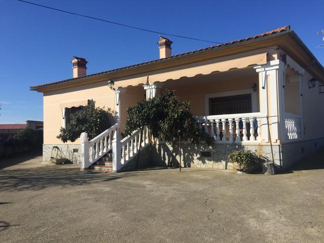Chalet con 6500m de parcela en Torremocha photo 0